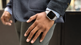 El nuevo reloj deportivo de Fitbit sabe qué deporte practicas sin que se lo digas